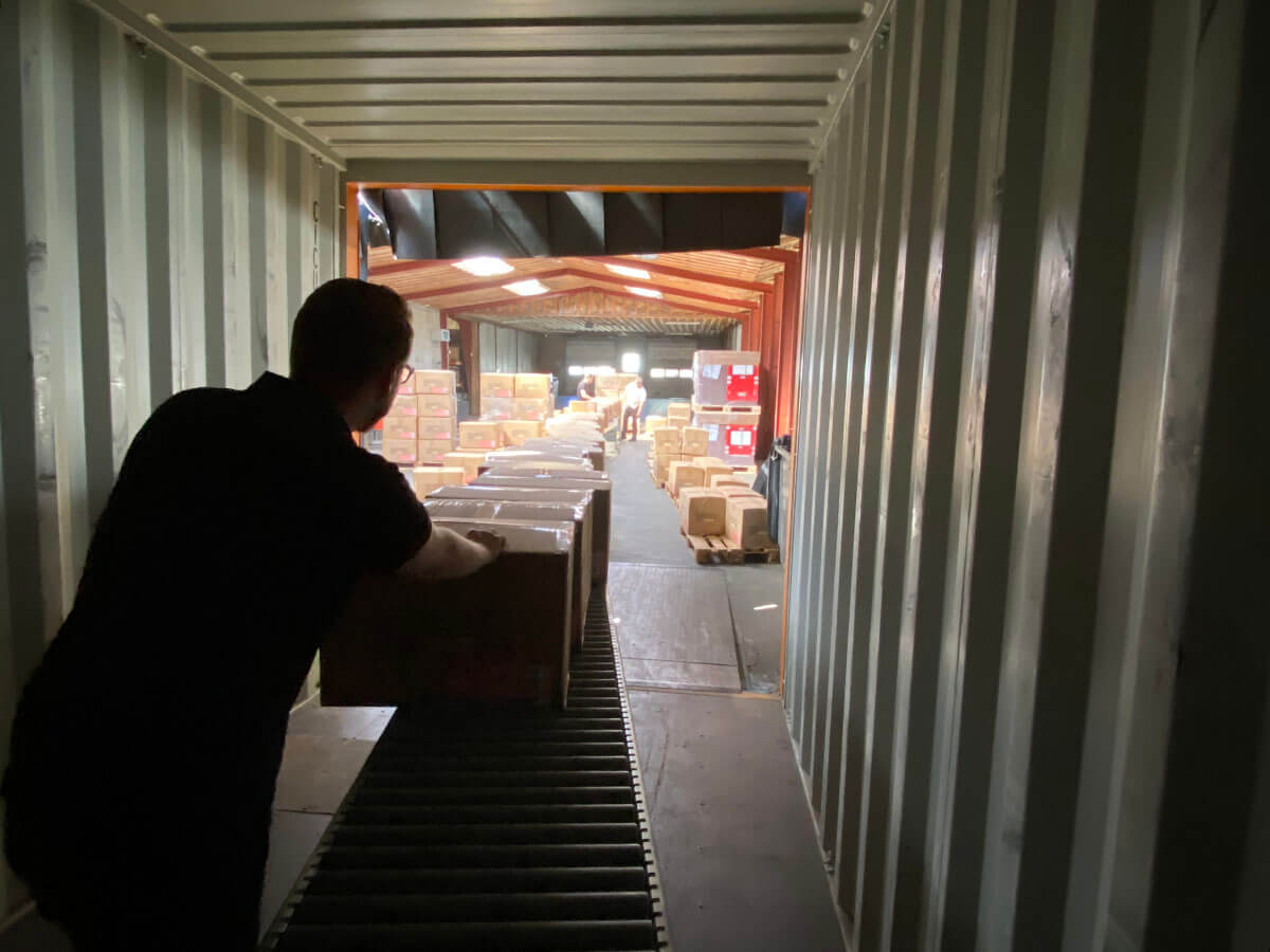 Unloading of container